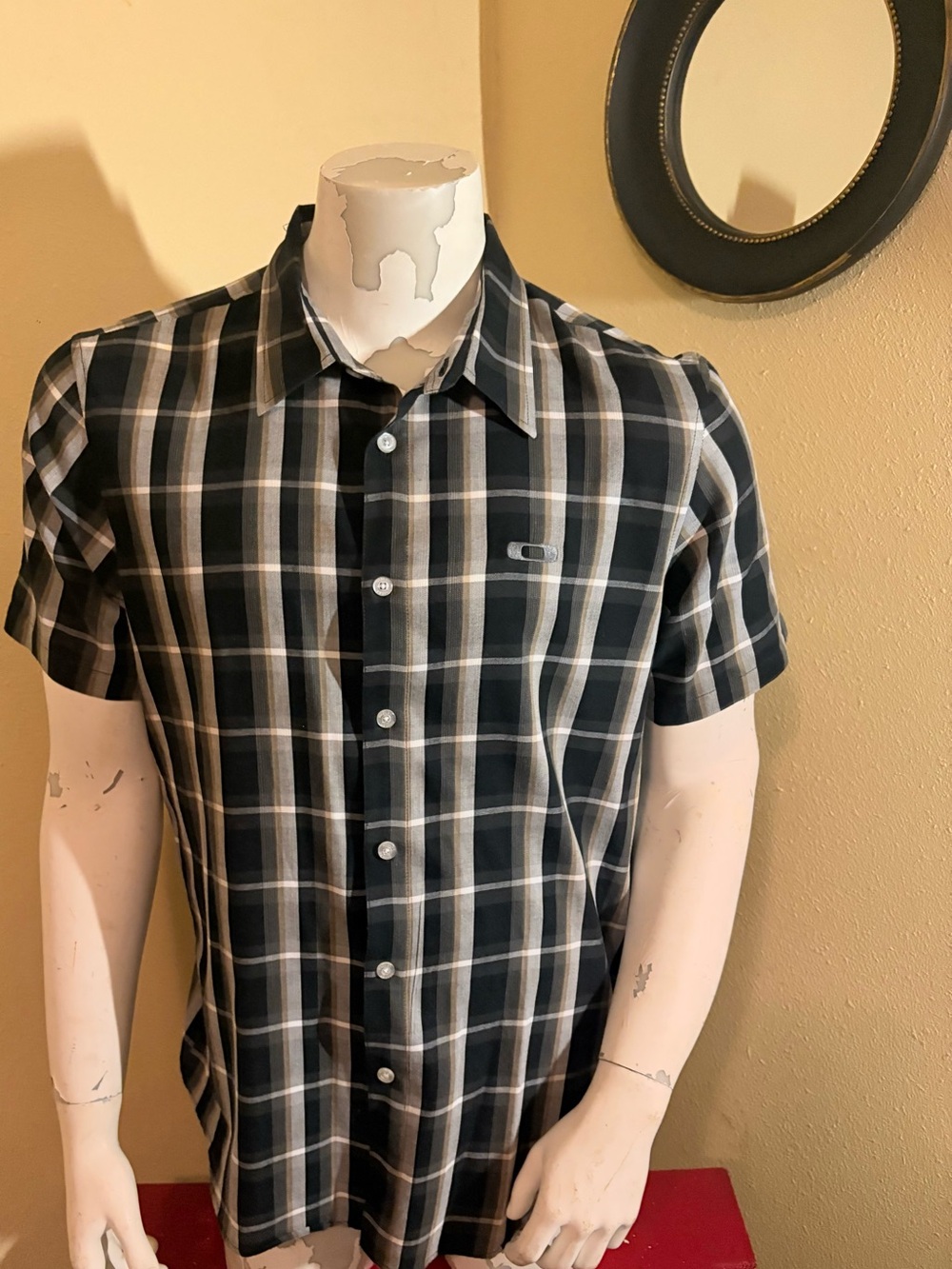 Oakley Black and Gray Plaid Short-Sleeve Button-down Shirt